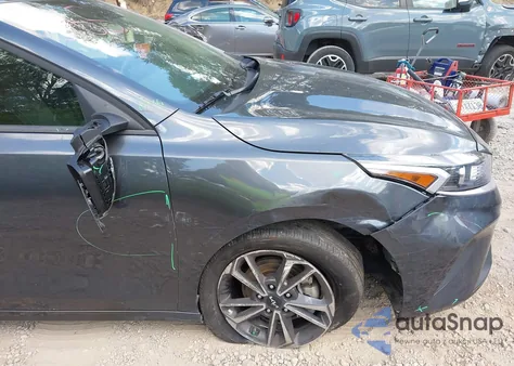 2024 Kia Forte Lxs z USA, uszkodzony, nr VIN 3KPF24AD0RE825618